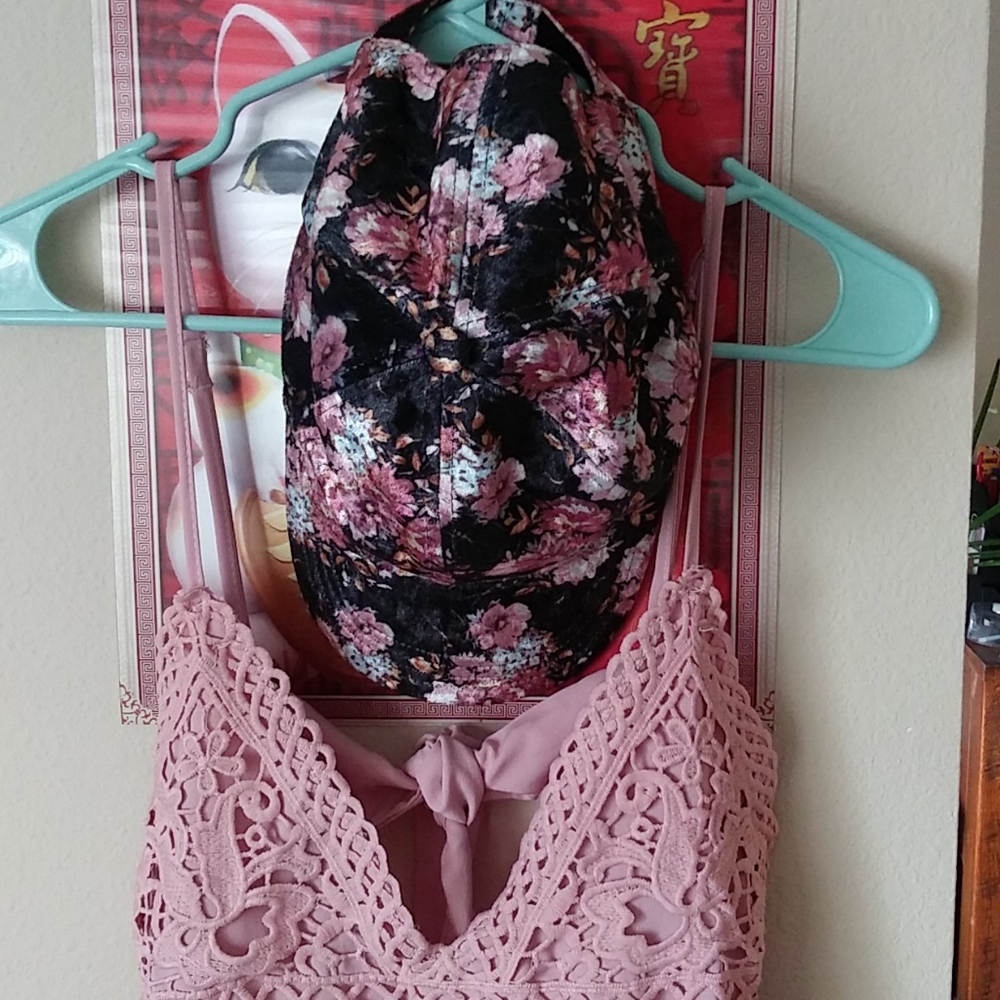 Pink ruffle dress w/ free gift!